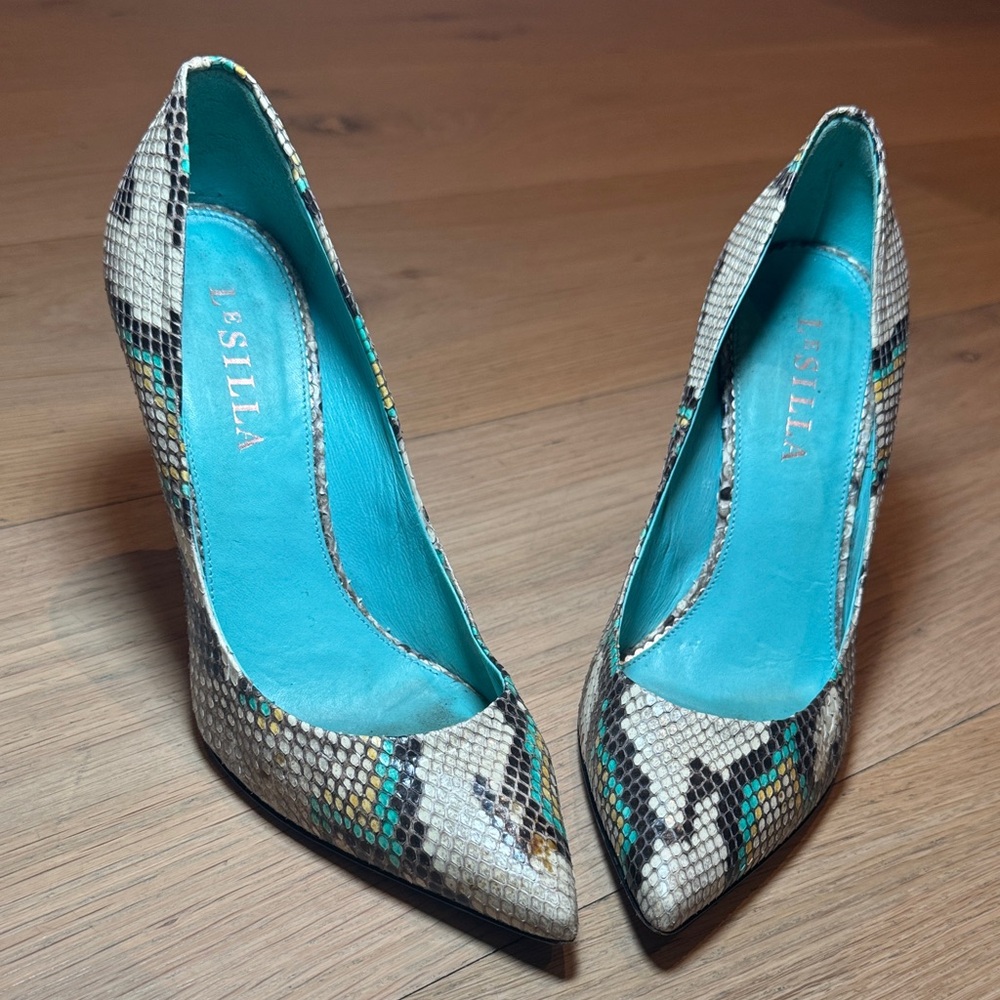 Le Silla Python print leather pumps. IT size 37